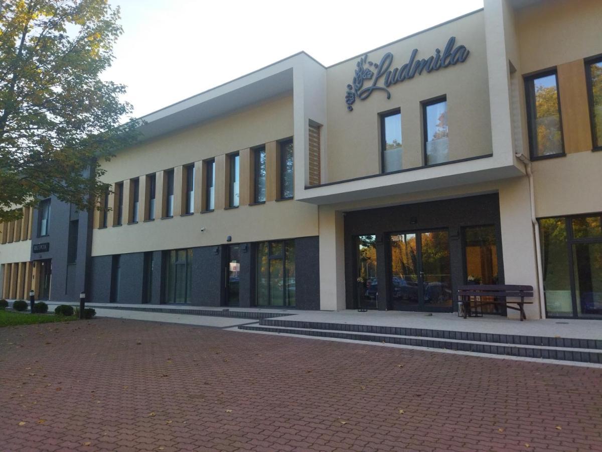 Dom Weselny Ludmila Bed & Breakfast Krasnik Exterior photo