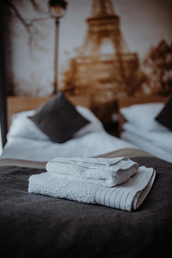 Dom Weselny Ludmila Bed & Breakfast Krasnik Exterior photo