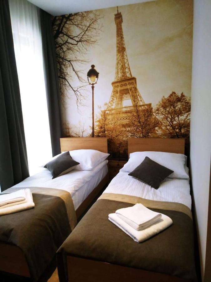 Dom Weselny Ludmila Bed & Breakfast Krasnik Exterior photo